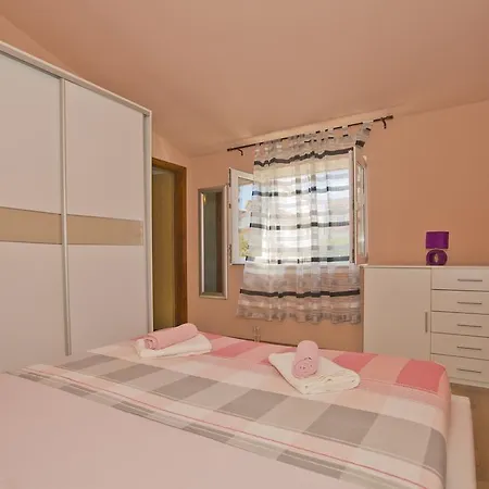 Apartment Vini