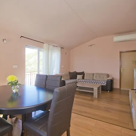 Vini Apartment *