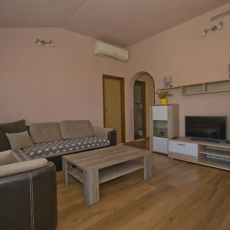 Apartment Vini *