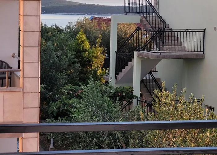 Vini * חוואר